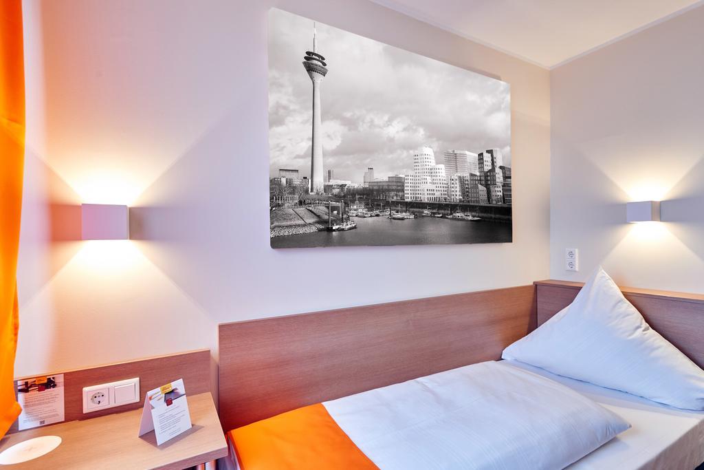 Mcdreams Hotel Wuppertal City Bagian luar foto