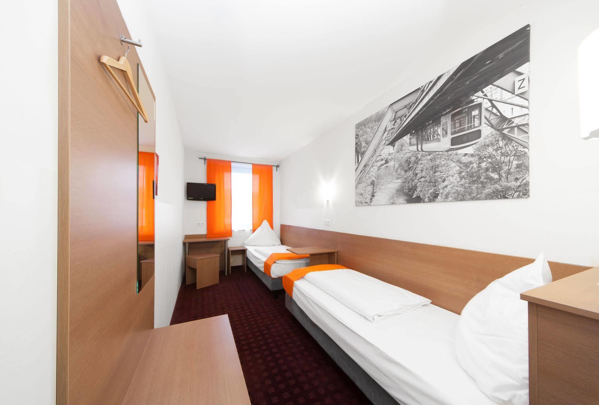 Mcdreams Hotel Wuppertal City Bagian luar foto