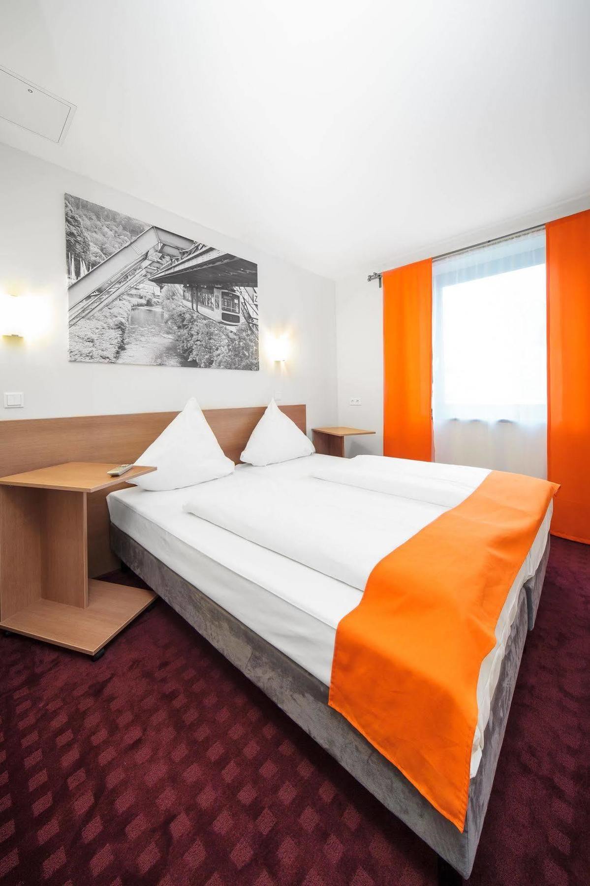 Mcdreams Hotel Wuppertal City Bagian luar foto