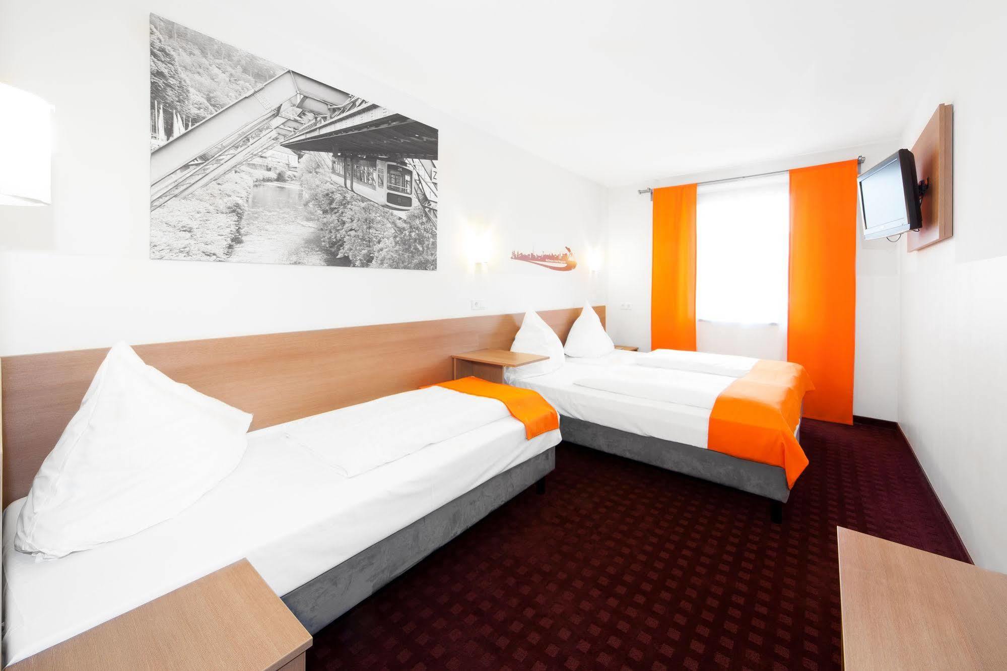 Mcdreams Hotel Wuppertal City Bagian luar foto