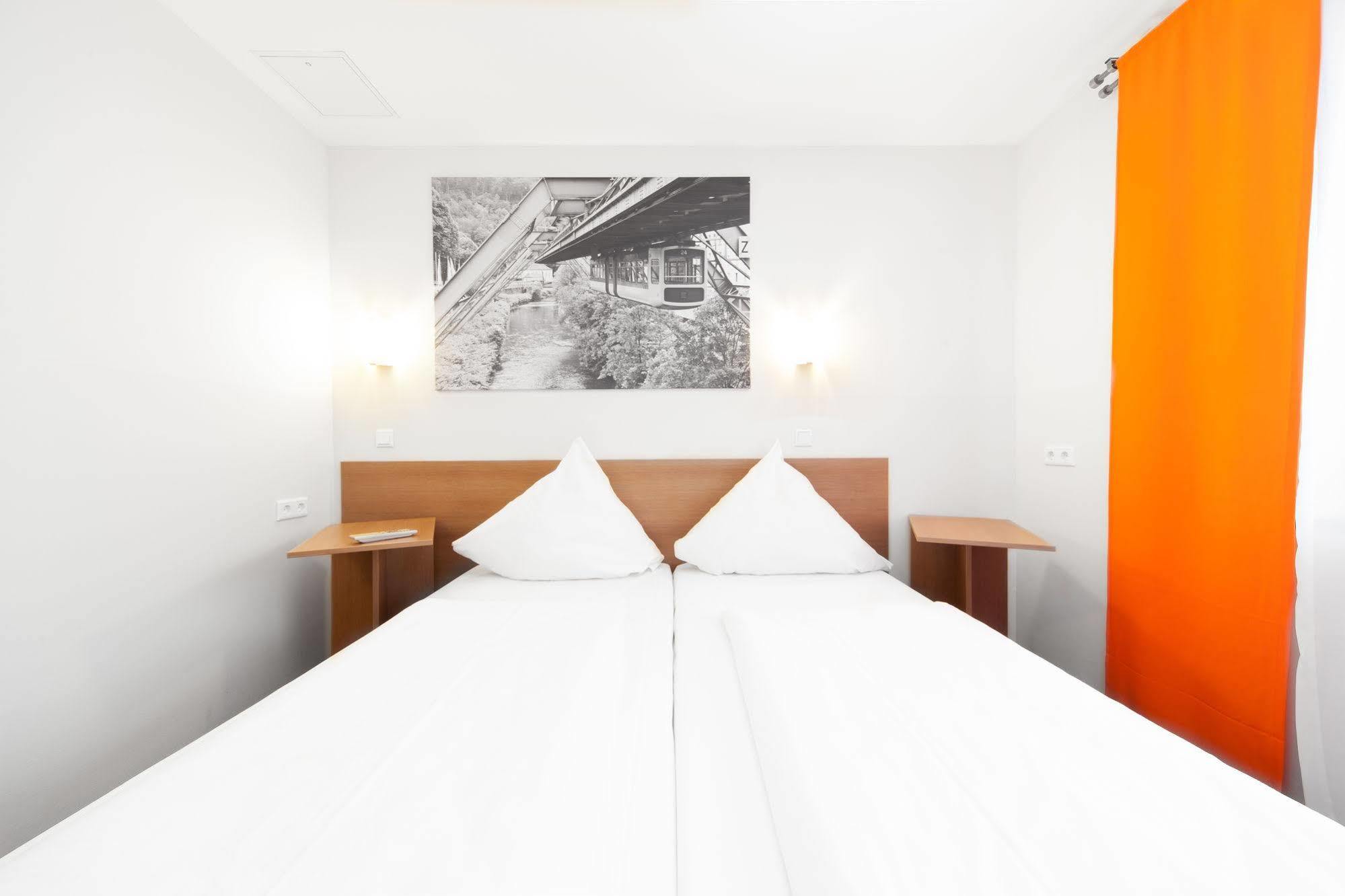 Mcdreams Hotel Wuppertal City Bagian luar foto